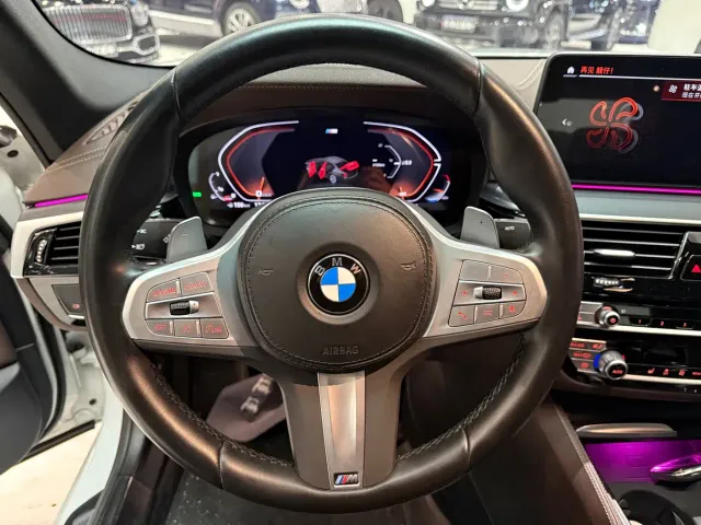 BMW 5 Series — Фото автомобиля 5
