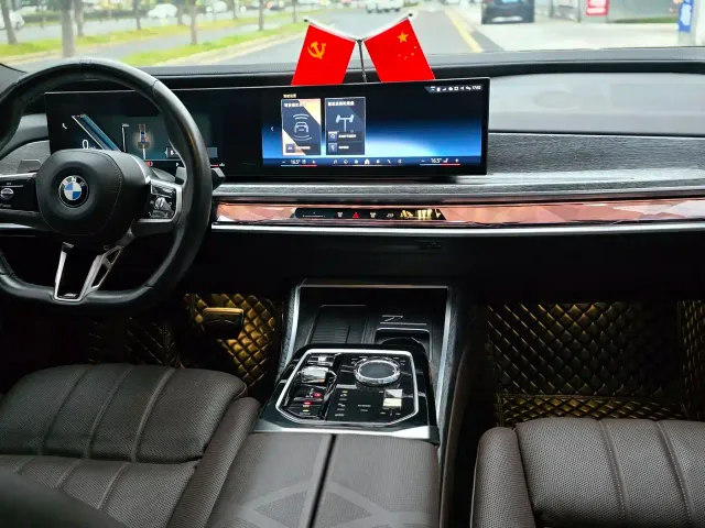 BMW 7 Series — Фото автомобиля 14