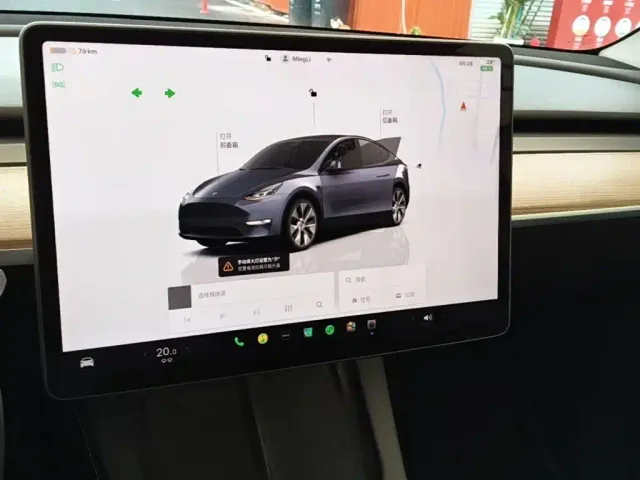 Tesla Model Y — Фото автомобиля 12