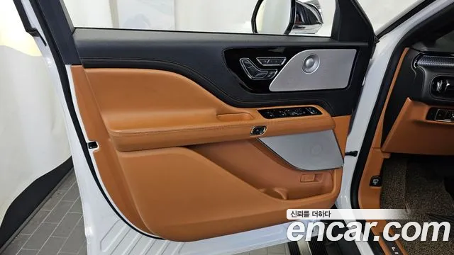 Lincoln Aviator — Фото автомобиля 24