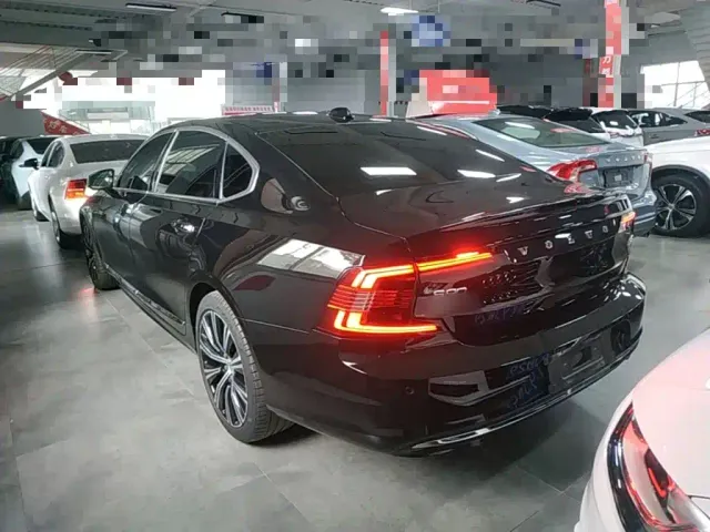 Volvo S90 — Фото автомобиля 4