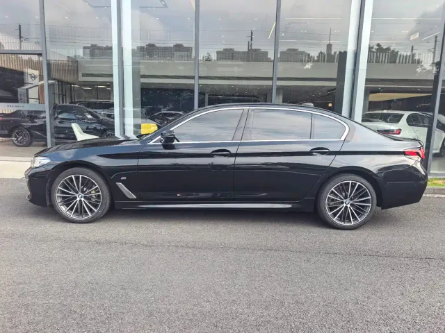 BMW 5 Series — Фото автомобиля 10