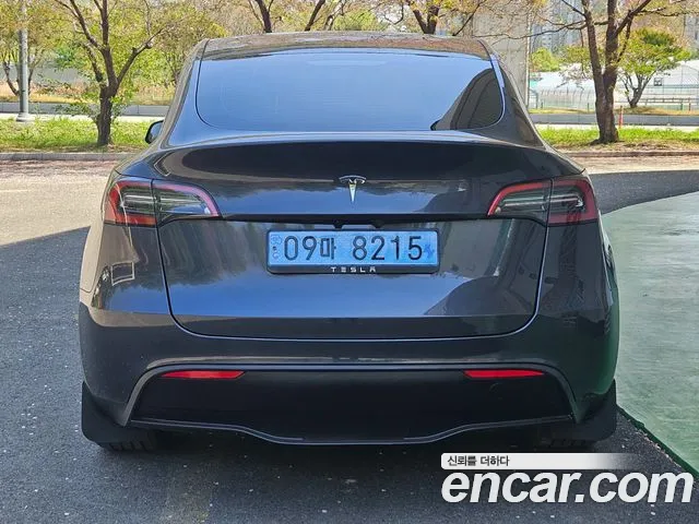 Tesla Model Y — Фото автомобиля 5