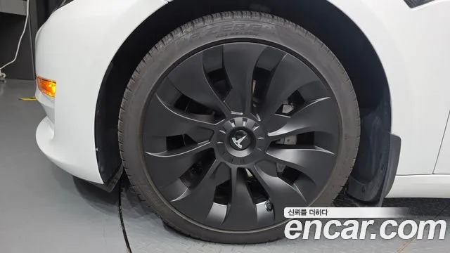 Tesla Model 3 — Фото автомобиля 5