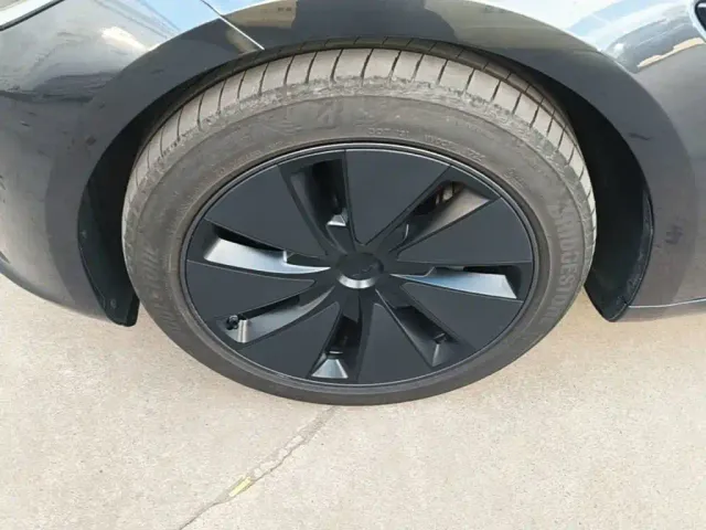 Tesla Model 3 — Фото автомобиля 22
