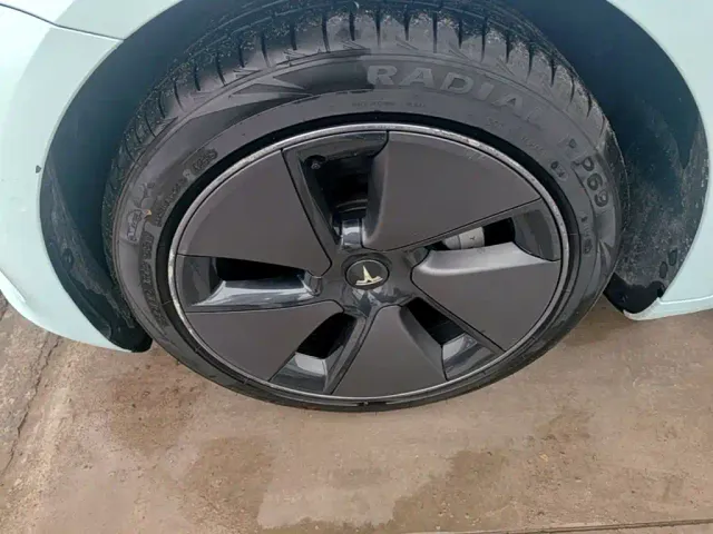 Tesla Model 3 — Фото автомобиля 22