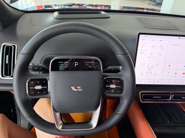 Li Auto L8 — Фото автомобиля 14