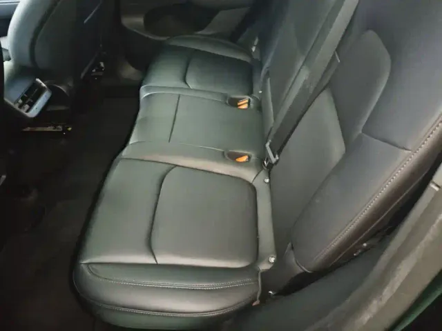 Tesla Model Y — Фото автомобиля 12