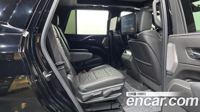 Cadillac Escalade Generation 5 — Фото автомобиля 12