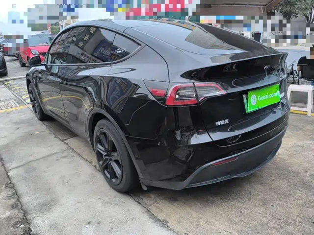 Tesla Model Y — Фото автомобиля 4