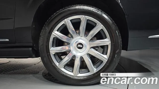 Cadillac Escalade — Фото автомобиля 6
