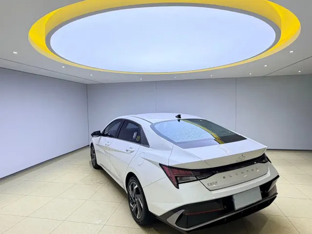 Hyundai Elantra — Фото автомобиля 6