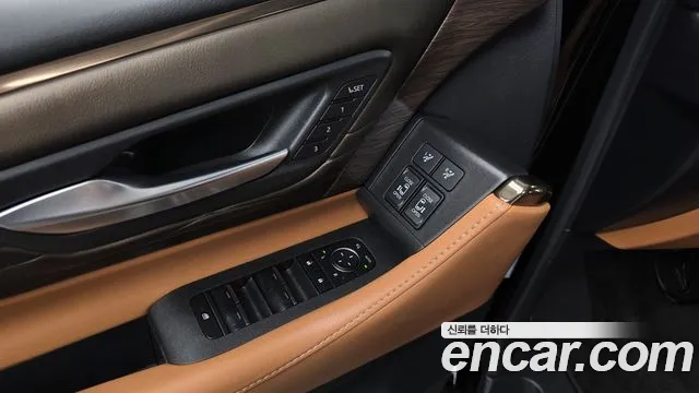 Toyota Alphard — Фото автомобиля 30