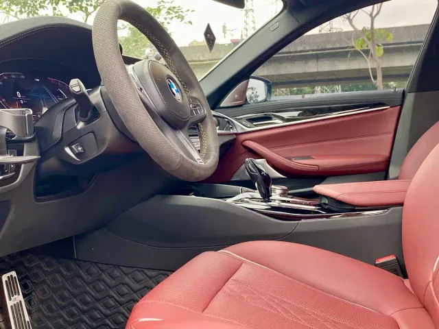 BMW 5 Series — Фото автомобиля 12