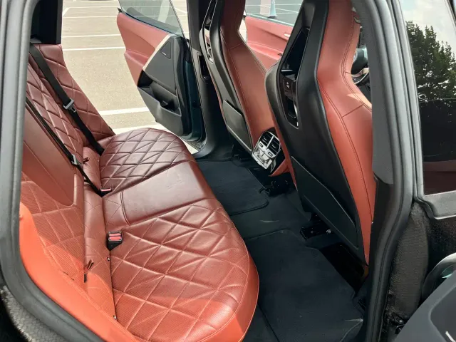 BMW iX — Фото автомобиля 11
