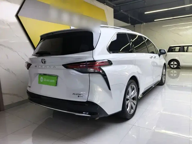 Toyota Sienna — Фото автомобиля 6