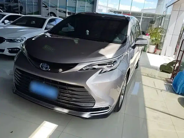Фотография автомобиля — Toyota Sienna