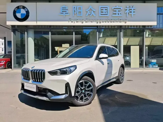 Фотография автомобиля — BMW X1