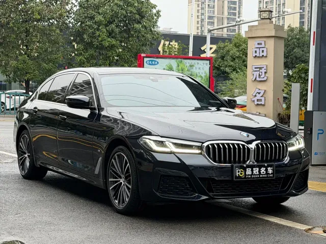 BMW 5 Series — Фото автомобиля 3