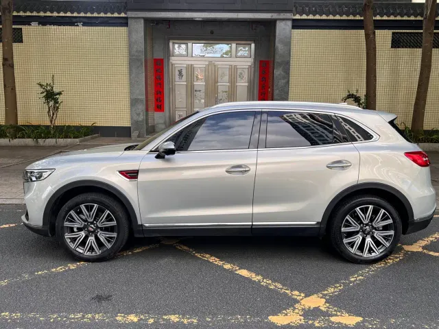 Hongqi HS5 — Фото автомобиля 6