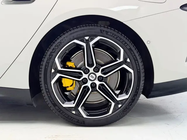 Xiaomi SU7 — Фото автомобиля 9