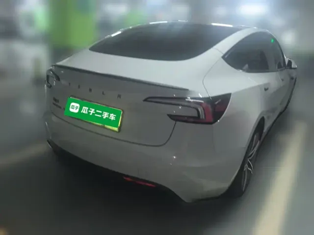 Tesla Model 3 — Фото автомобиля 4