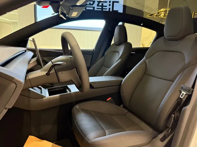 Tesla Model Y — Фото автомобиля 6