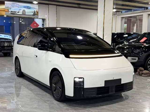 Li Auto MEGA — Фото автомобиля 3