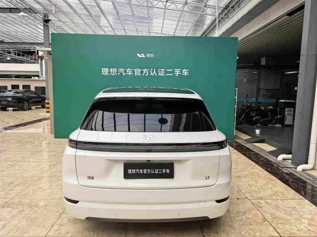 Li Auto L7 — Фото автомобиля 11