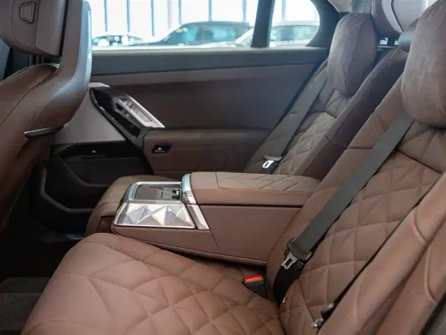 BMW 7 Series — Фото автомобиля 16