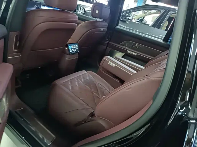 NIO NIO ES8 2025 Base Model — Фото автомобиля 16