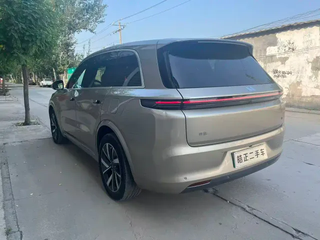 Li Auto L8 — Фото автомобиля 6