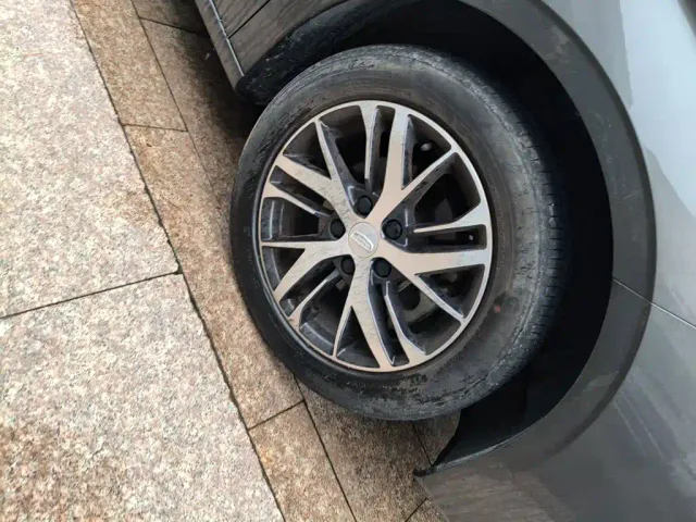 Geely Emgrand — Фото автомобиля 24