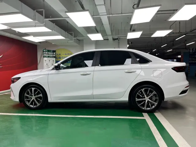 Geely Emgrand — Фото автомобиля 4