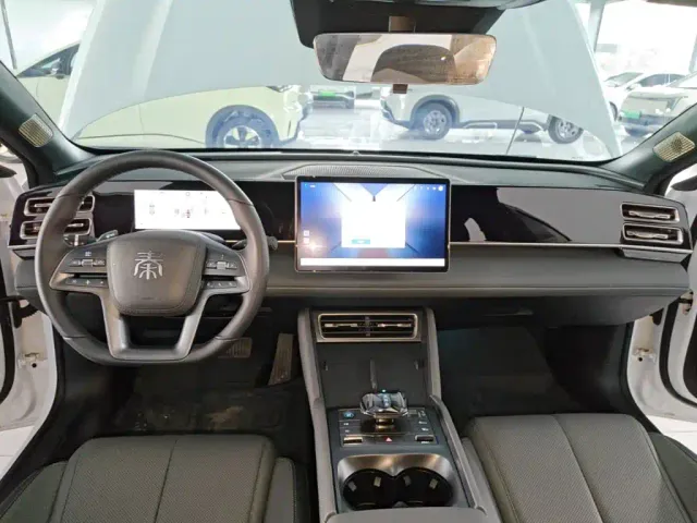 BYD Qin L — Фото автомобиля 9