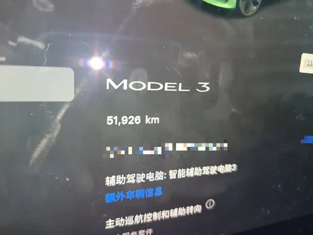 Tesla Model 3 — Фото автомобиля 8