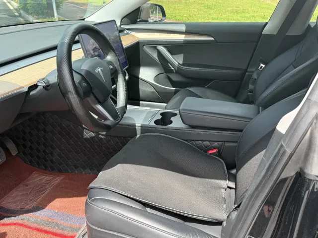 Tesla Model 3 — Фото автомобиля 9
