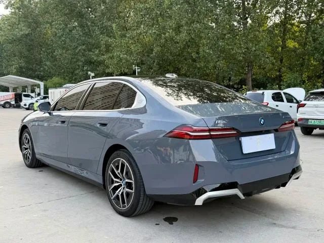 BMW i5 — Фото автомобиля 6
