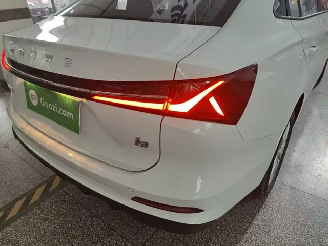 Roewe i5 — Фото автомобиля 7