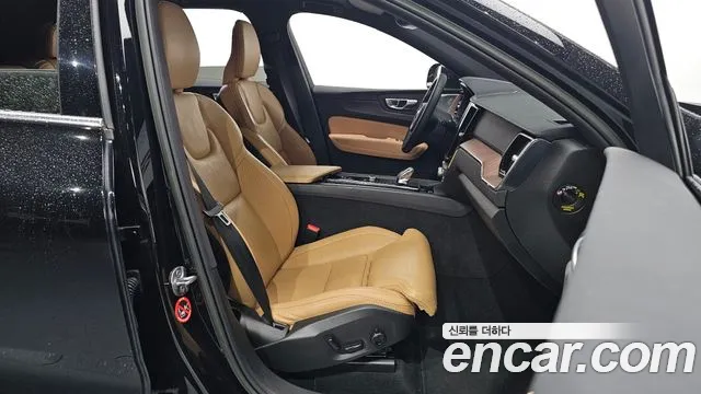 Вольво XC60 — Фото автомобиля 8