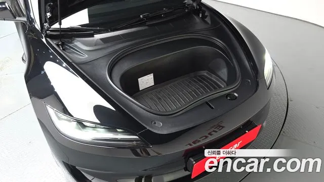 Tesla Model 3 — Фото автомобиля 9