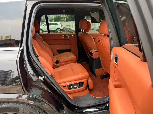 Li Auto L8 — Фото автомобиля 12