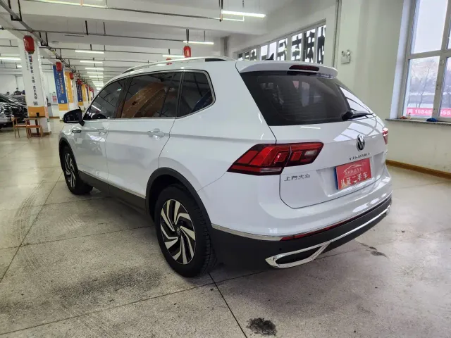 Volkswagen Tiguan L — Фото автомобиля 4