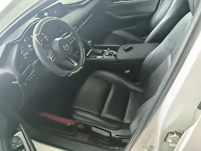 Mazda Axela — Фото автомобиля 14