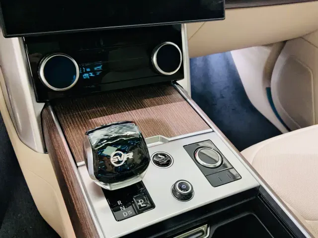 Land Rover Range Rover — Фото автомобиля 12