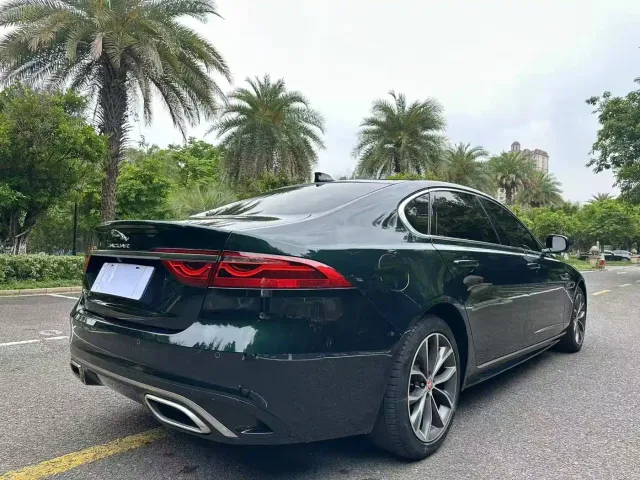 Jaguar XFL — Фото автомобиля 9