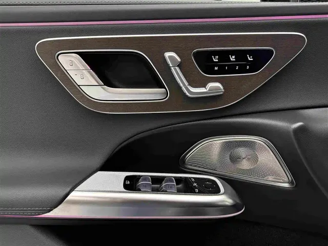 Mercedes-Benz E-Class — Фото автомобиля 23