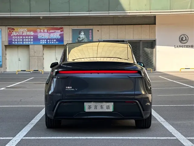 Tesla Model Y — Фото автомобиля 5