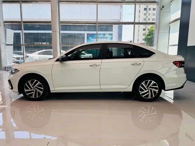 Volkswagen Lavida — Фото автомобиля 7