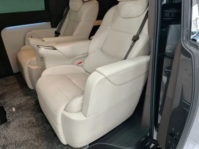 Li Auto MEGA — Фото автомобиля 23